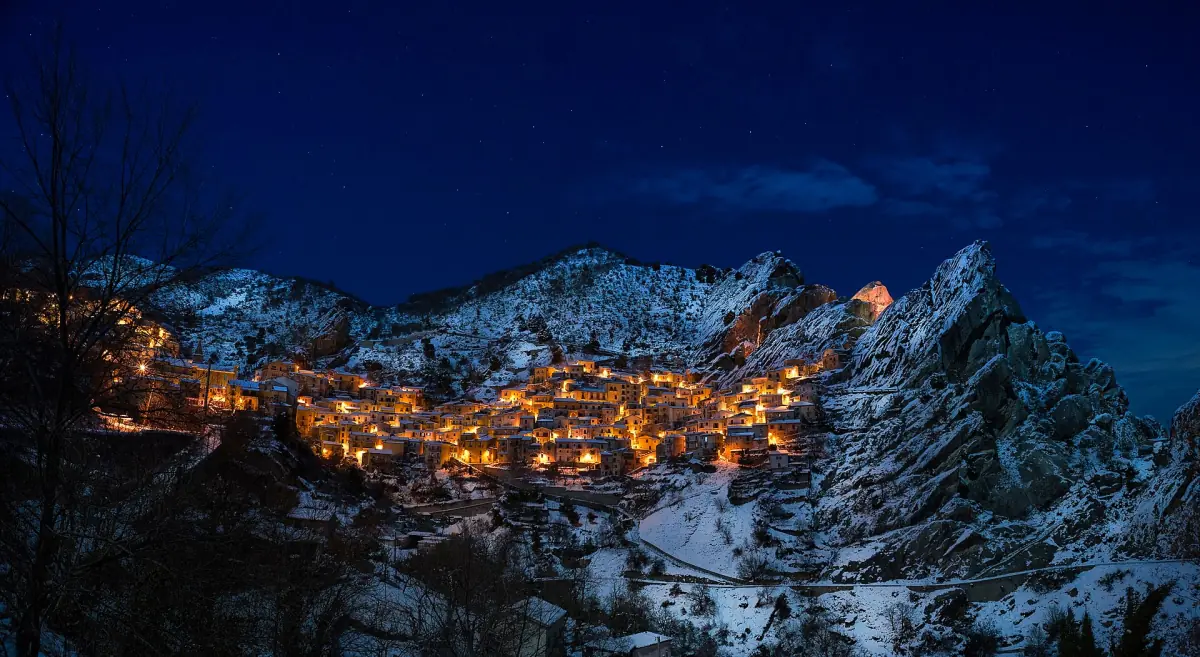 Castelmezzano at night in snow